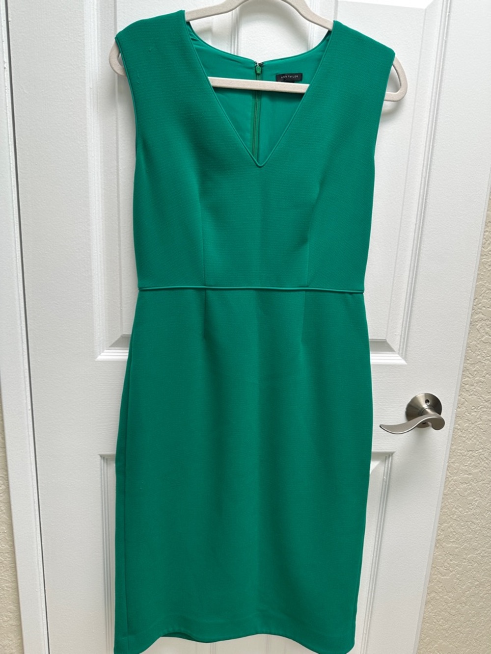 Anne Klein Emerald Green V-Neck Midi Sheath Dress